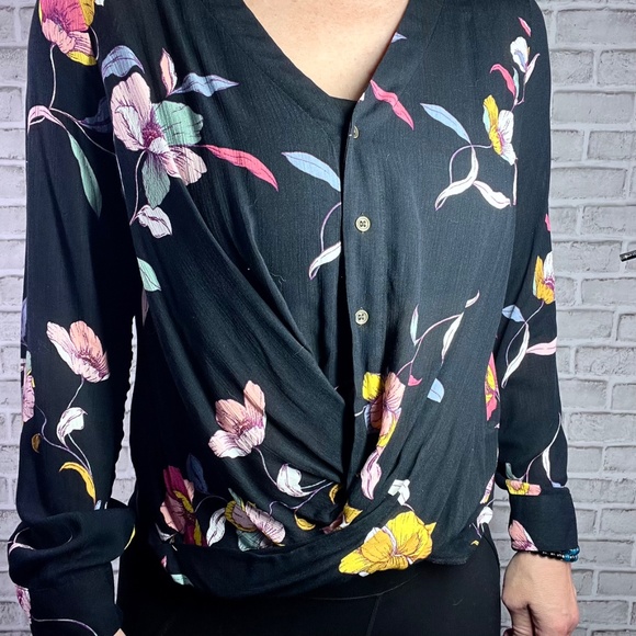|•A.N.A•| High Low Floral Twisted Front Top Size Small - Picture 5 of 8